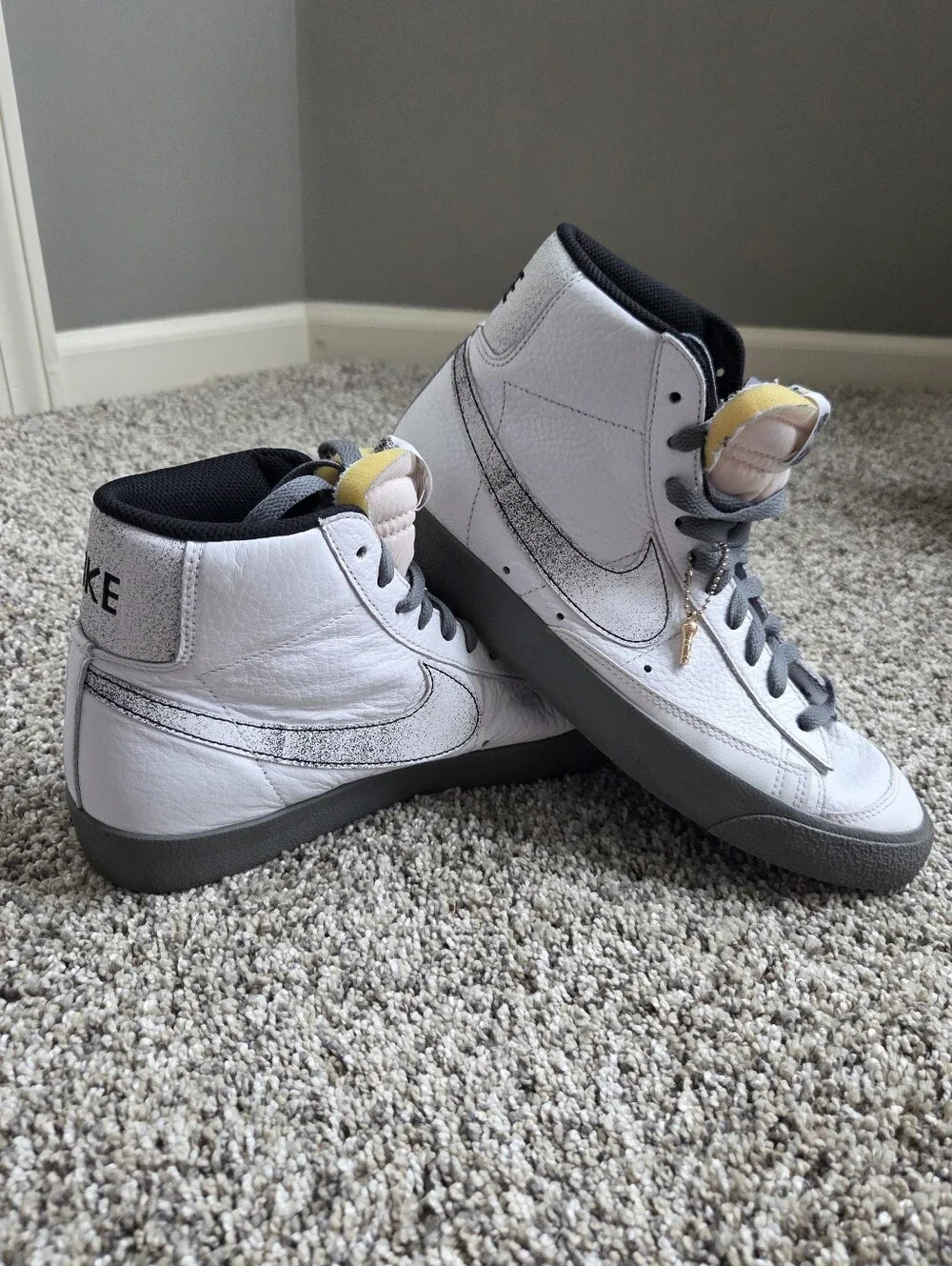 Nike Men's Blazer Mid '77 SE 50 Years of Hip Hop Sneakers White Gray Size 8
